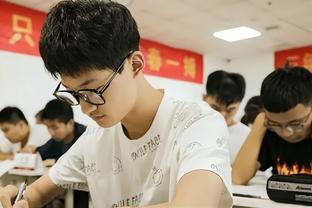 高效！霍伊伦半场数据：仅13次触球1传1射 评分8.1暂列全场最高